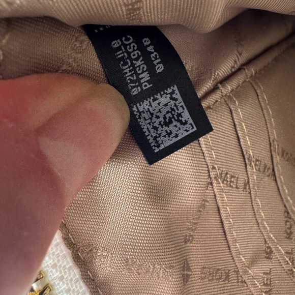 NWOT White Michael Kors Wristlet Clutch Handbag White Leather MK Logo Zip Pouch - Picture 2 of 9